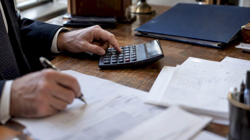 Calcolatori e fogli per una valutazione economica