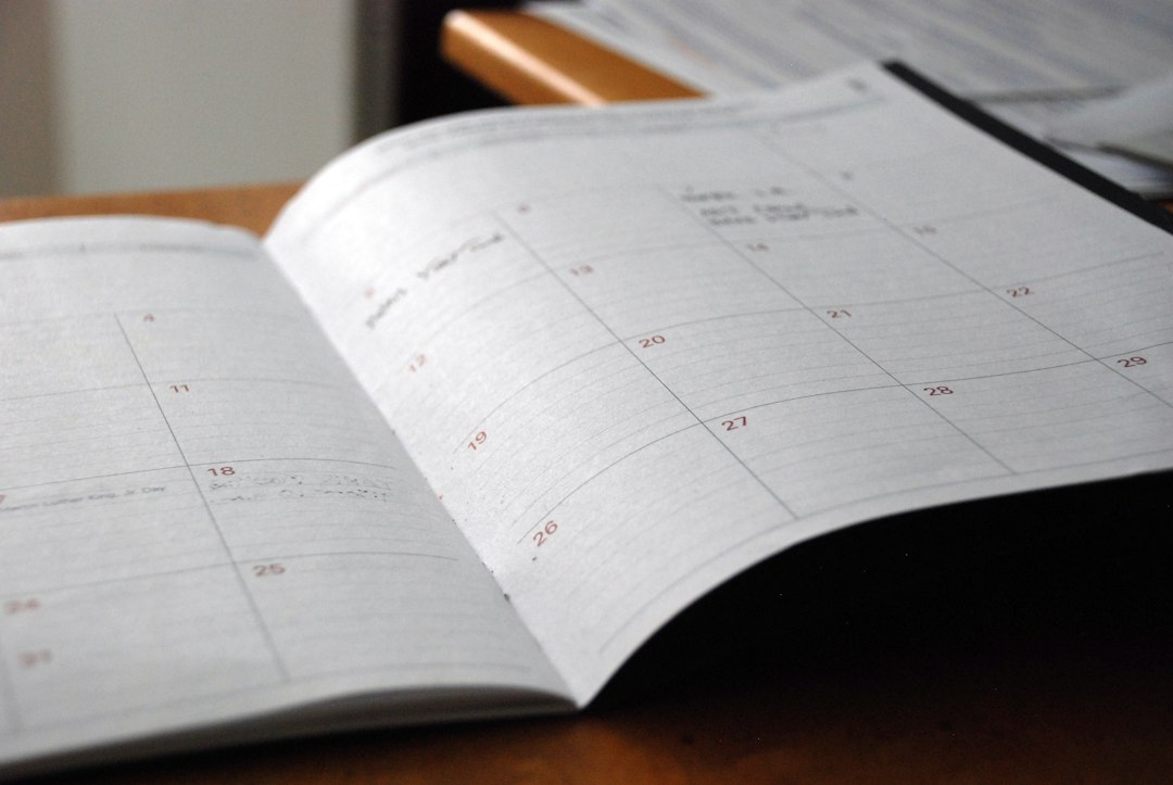 Agenda mensile aperta per organizzare le scadenze